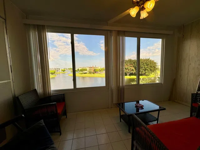 Unit 4031 photo 4