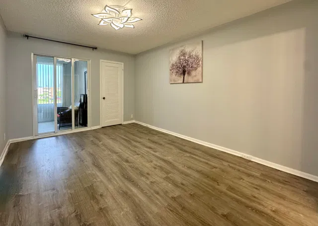 Unit 4031 photo 11