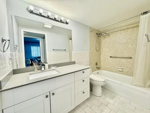 Unit 4031 photo 16