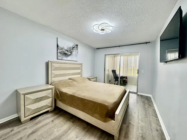 Unit 4031 photo 22