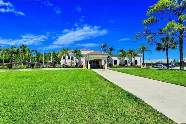  Residence photo 9