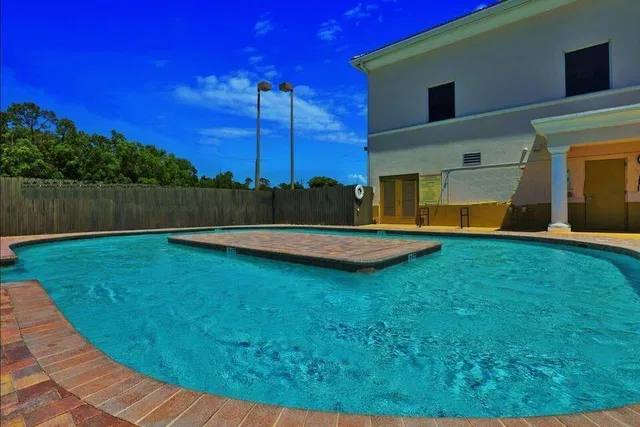  Residence photo 16