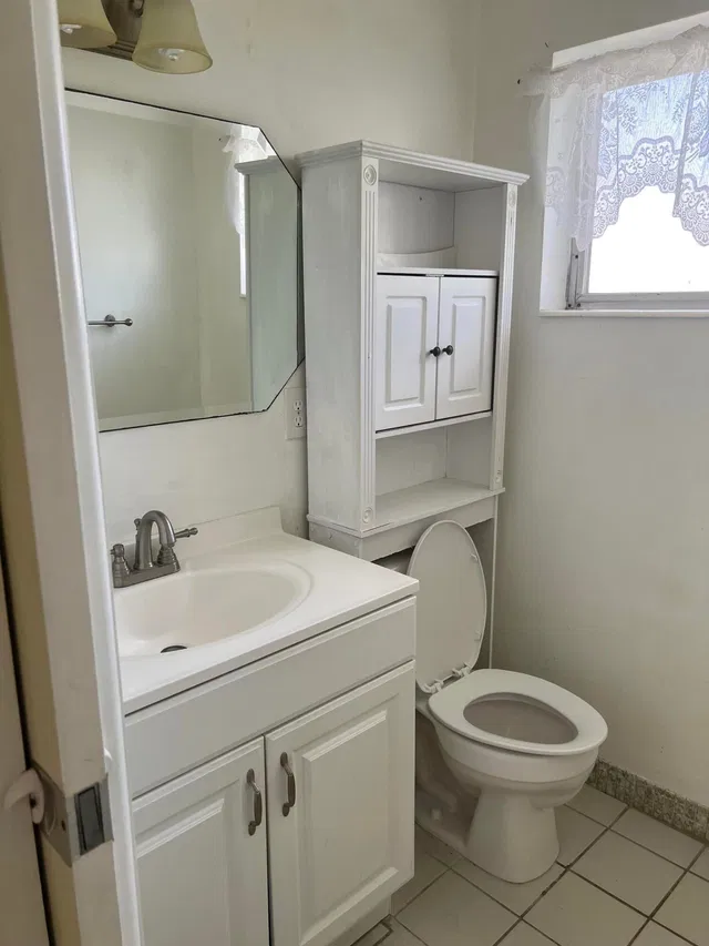  Unit F photo 4
