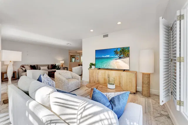 Admirals Cove Residence photo 11