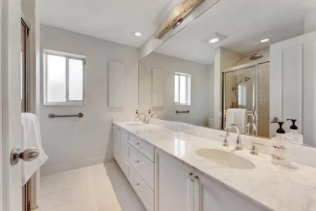 Admirals Cove Residence photo 22