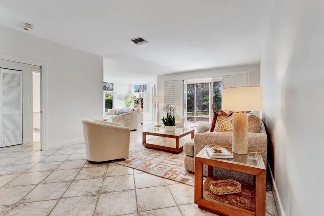 Admirals Cove Residence photo 28