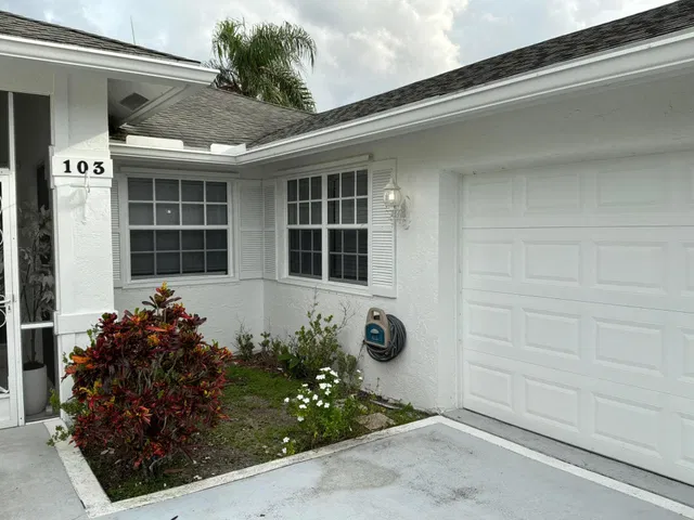 Residence photo 2