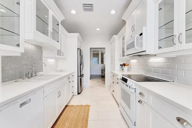 Admirals Cove Residence photo 25