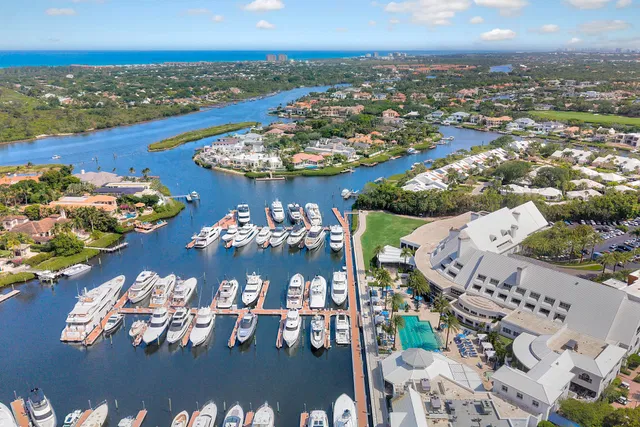 Admirals Cove Residence photo 37