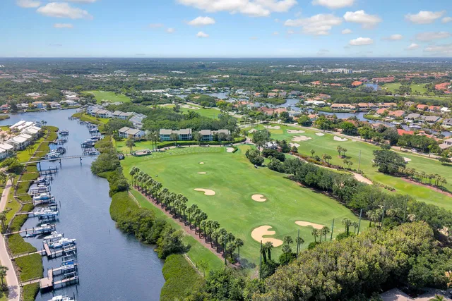Admirals Cove Residence photo 41