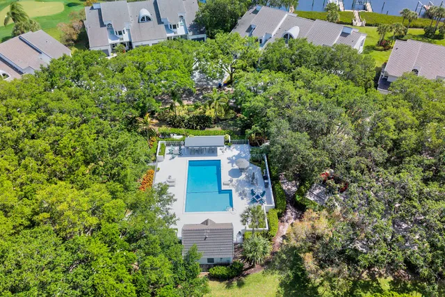Admirals Cove Residence photo 43