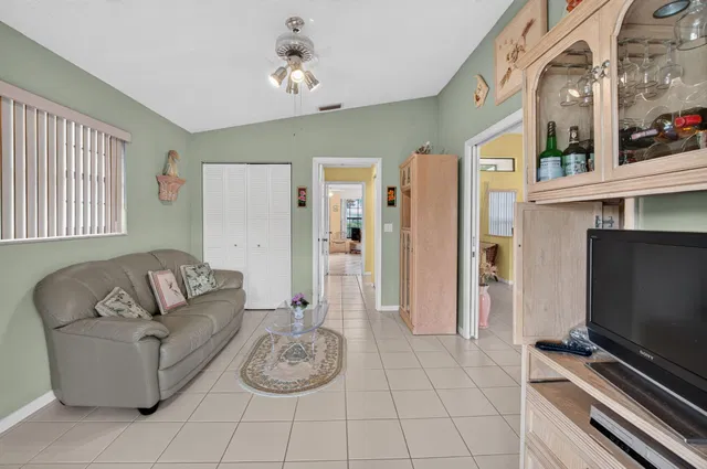  Residence photo 18