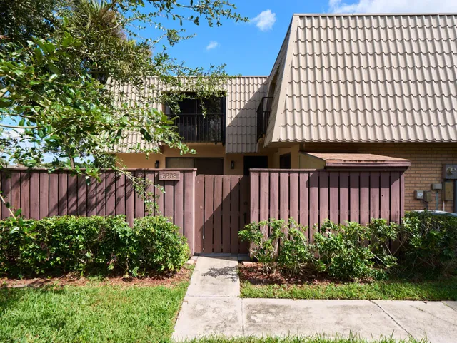  Residence photo 4