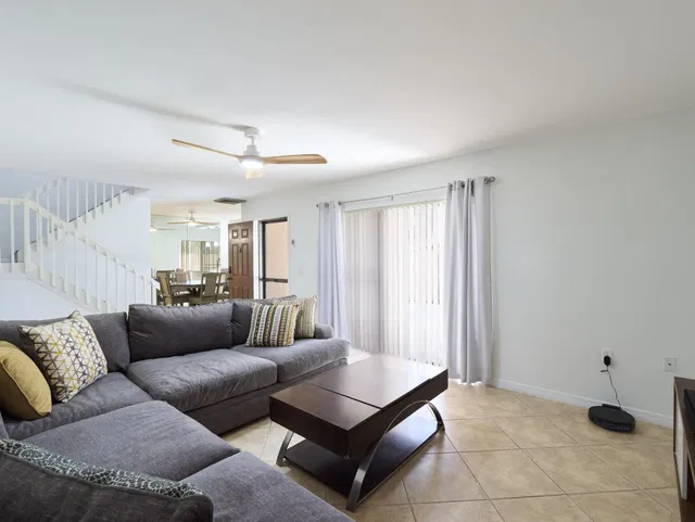  Residence photo 9