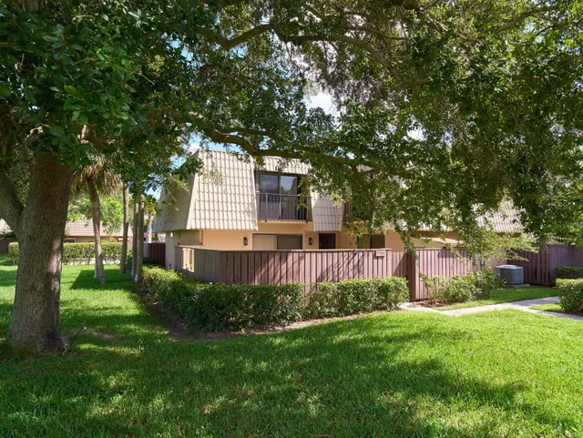  Residence photo 35