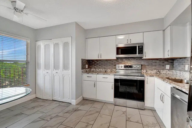  Unit 502 photo 4