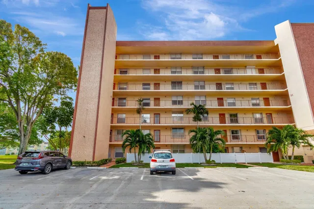  Unit 502 photo 36