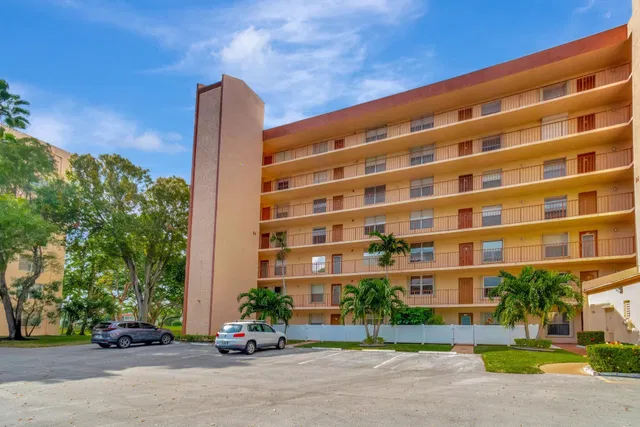  Unit 502 photo 37