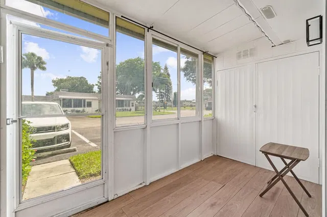 Residence photo 16