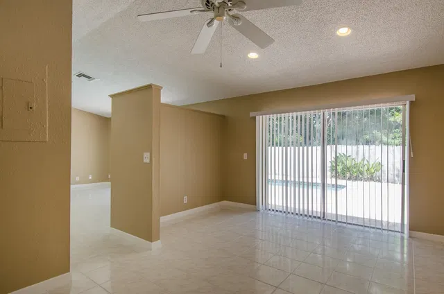 Residence photo 12