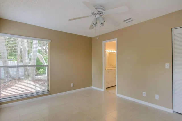Residence photo 18
