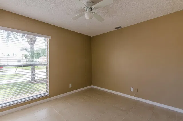 Residence photo 22