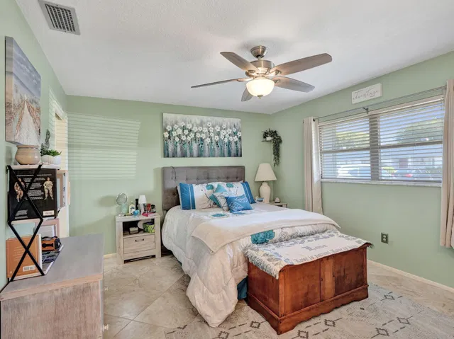 Unit 48 photo 19