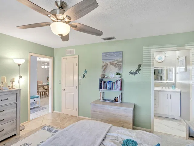 Unit 48 photo 20