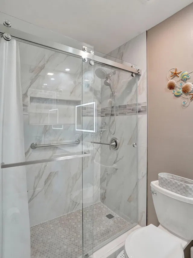 Unit 48 photo 22