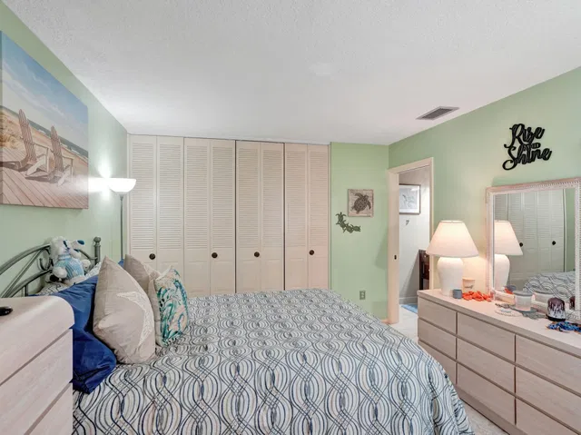 Unit 48 photo 25