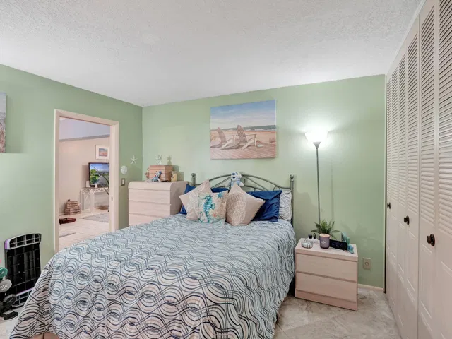 Unit 48 photo 26
