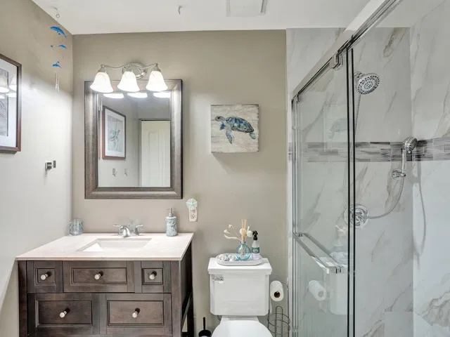 Unit 48 photo 27