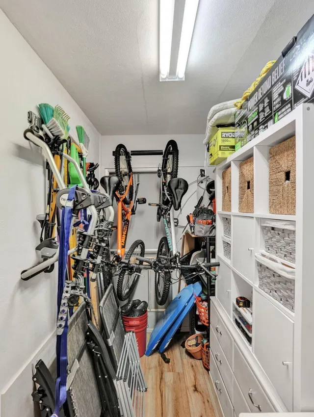 Unit 48 photo 35