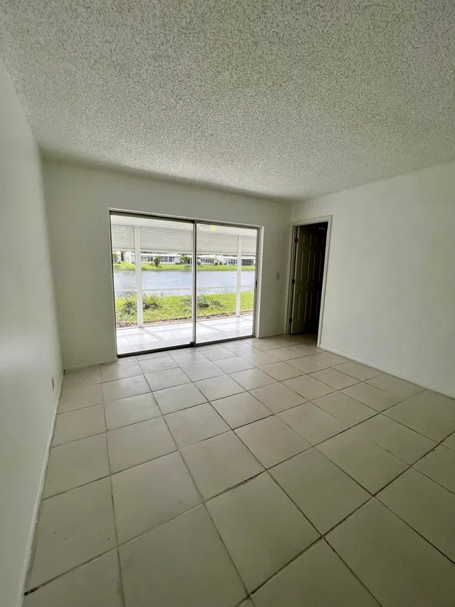 Residence photo 17