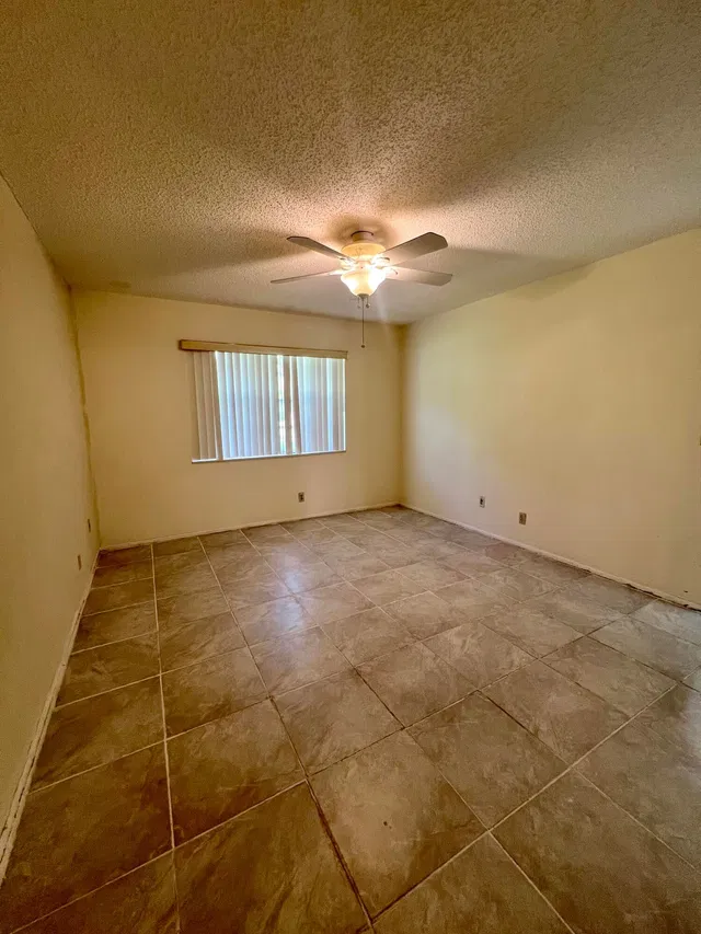 Residence photo 25