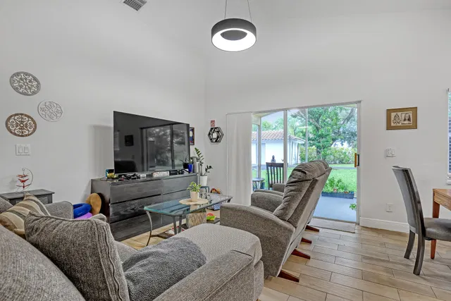 Residence photo 9
