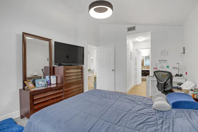 Residence photo 17
