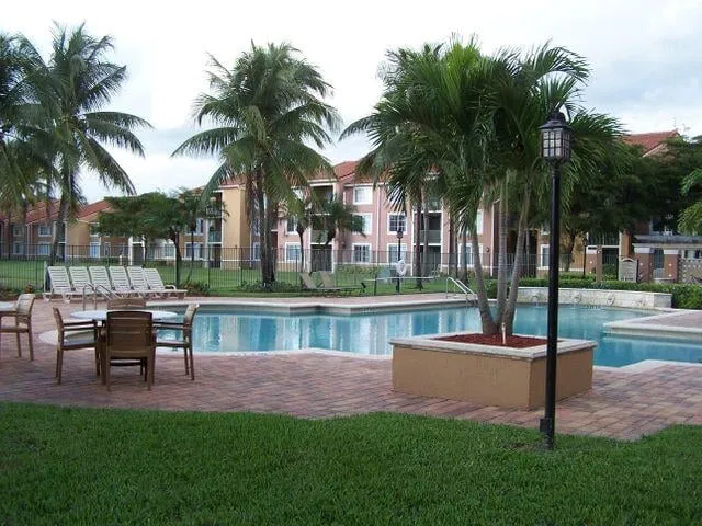 Unit 107 photo 20