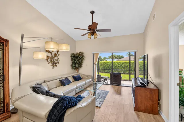  Residence photo 15