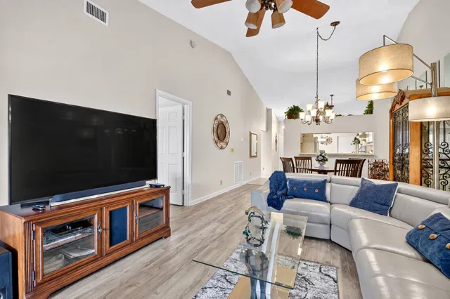  Residence photo 17