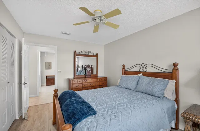  Residence photo 30
