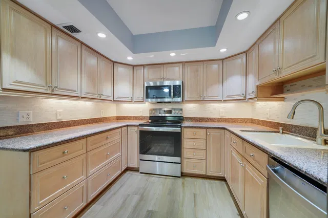 Unit 207 photo 11