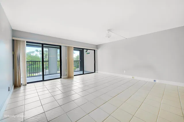 Unit 207 photo 18