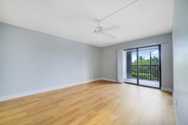 Unit 207 photo 19