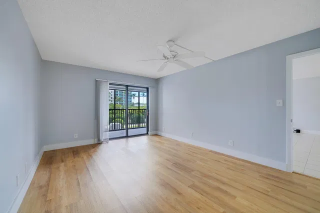Unit 207 photo 21