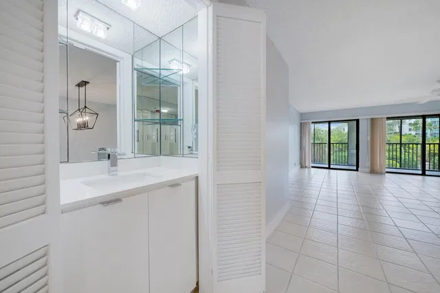 Unit 207 photo 30
