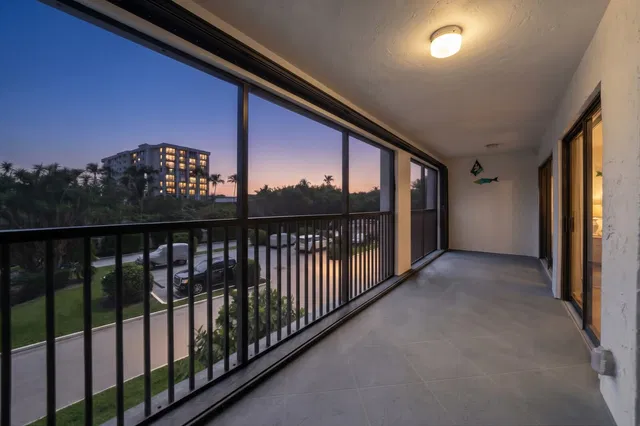 Unit 207 photo 34