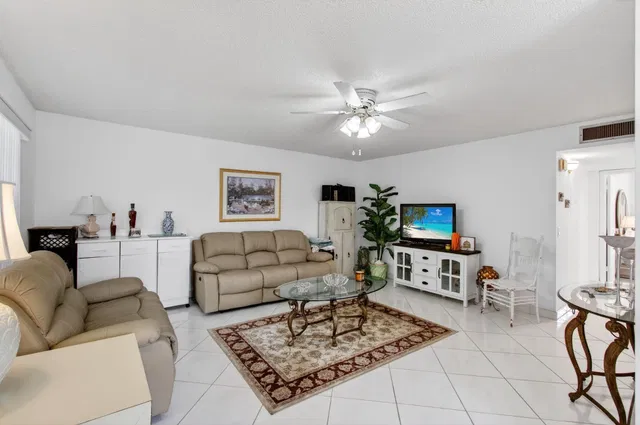 Residence photo 5