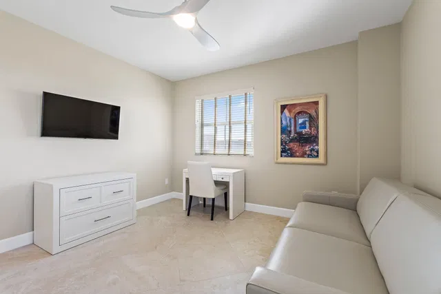 Unit 151 photo 21
