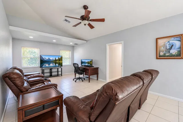 Residence photo 21